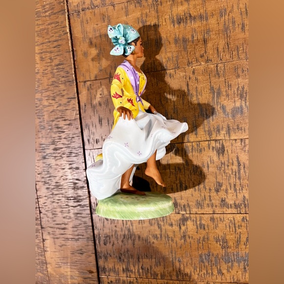 Royal Doulton Dancers of the World Indian Dancer – Signed! - Picture 4 of 9